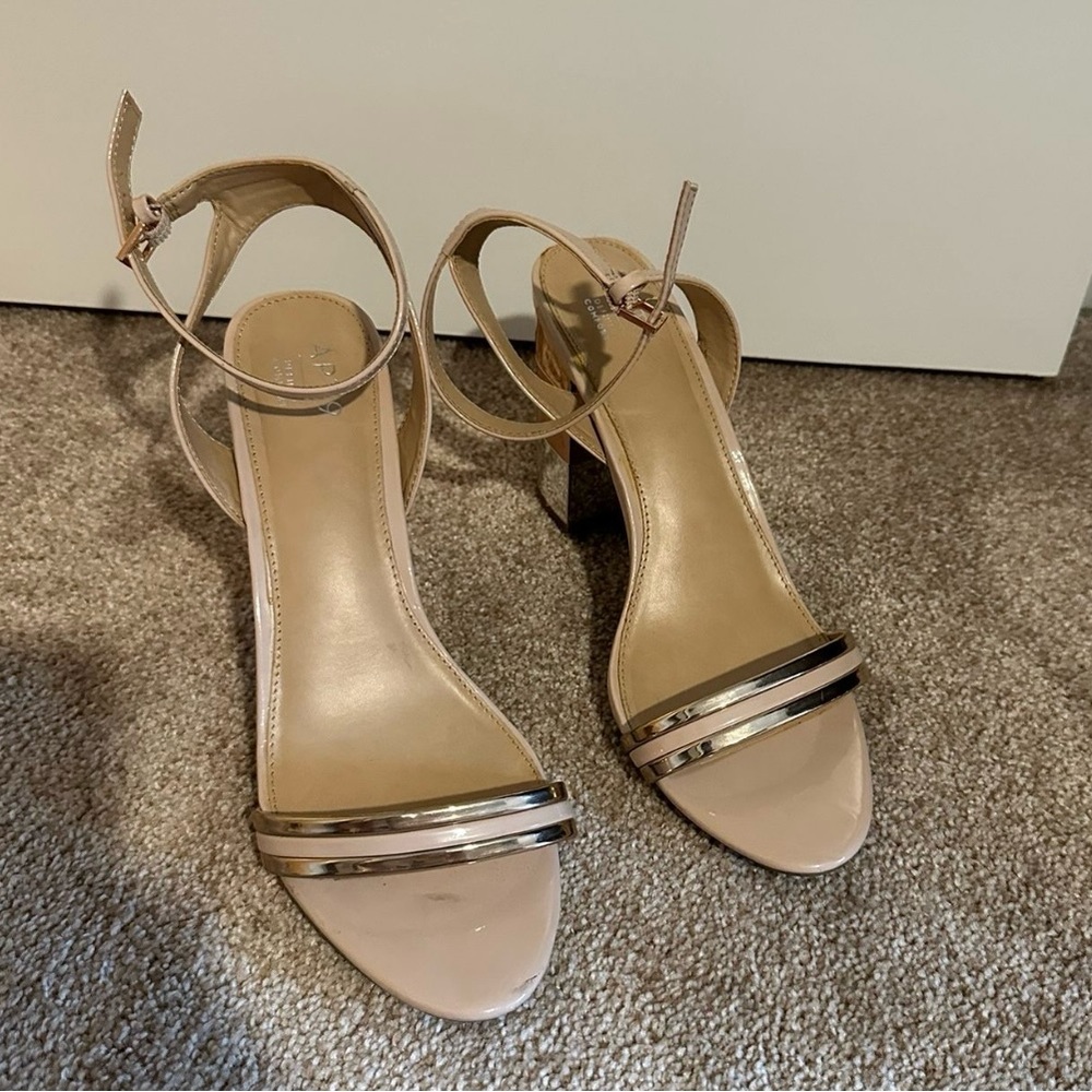 Size 11 Tan Sandals w Metallic Block Heel